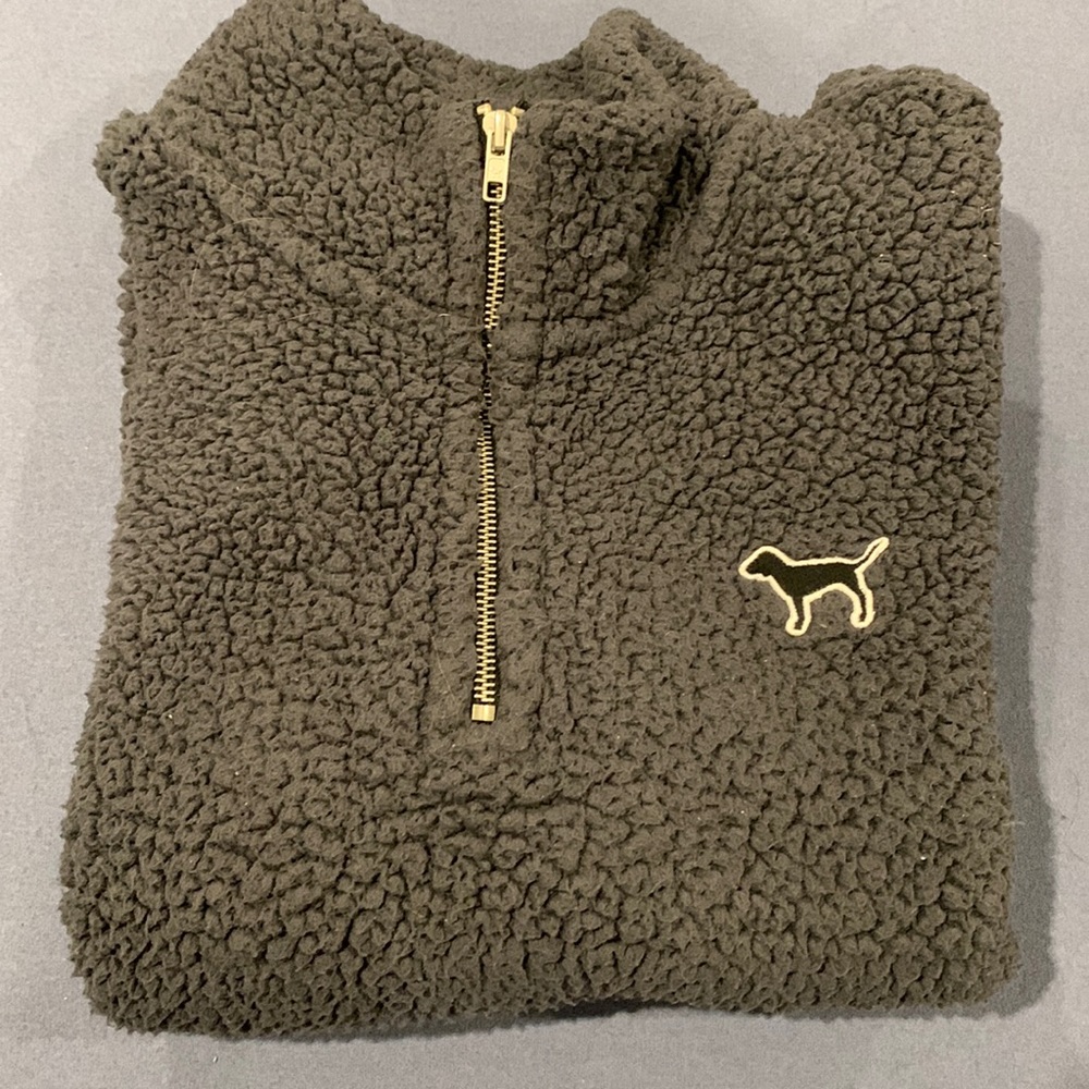 Victoria’s Secret PINK Super Cozy and Stylish Sweater - PERFECT for cold weather